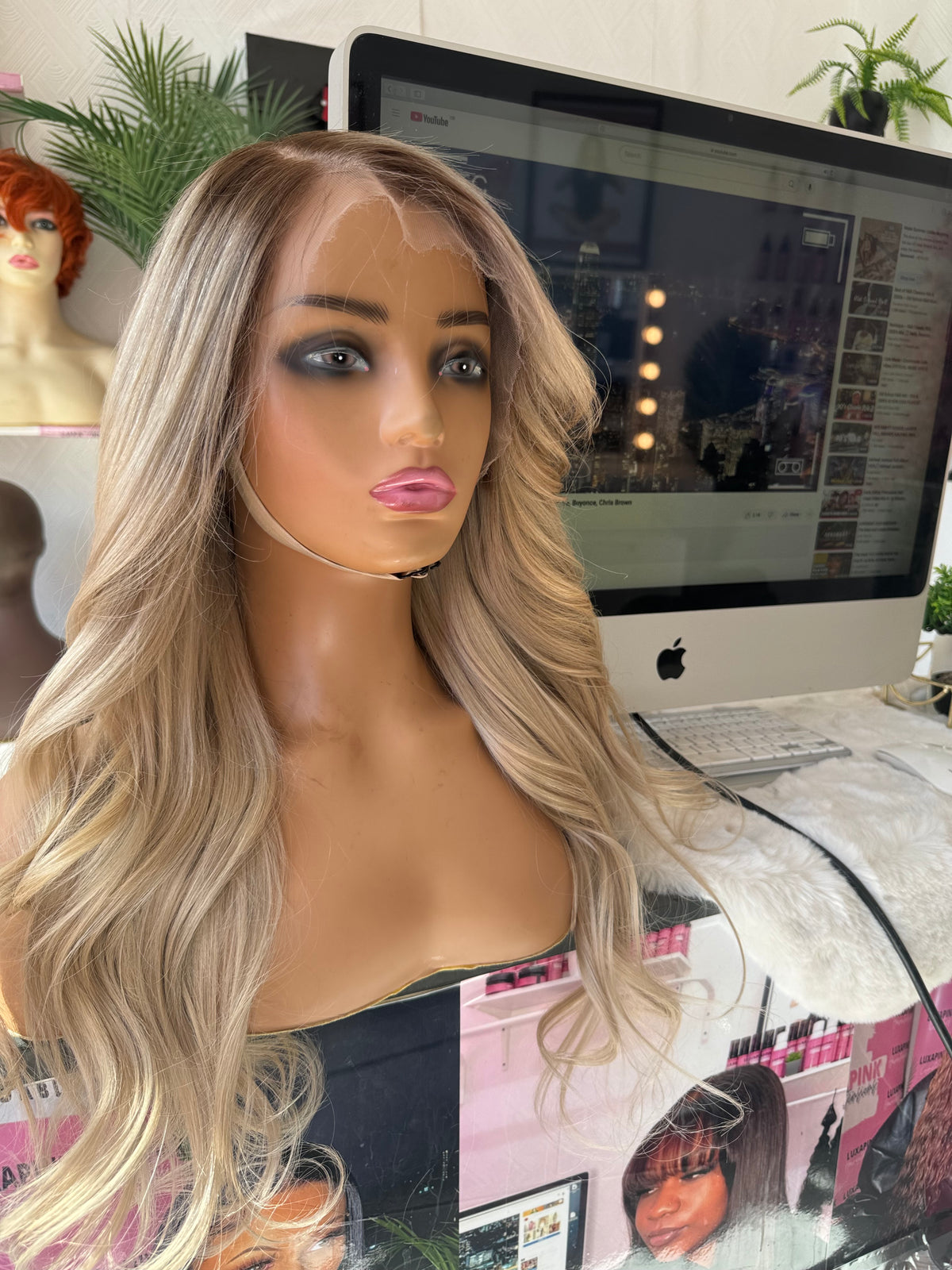 a mannequin with a wig