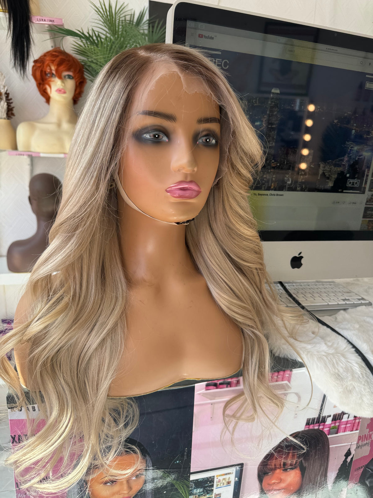 a mannequin with a wig